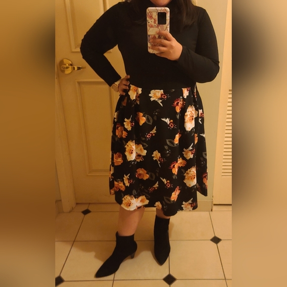 Chic Long Sleeve Black Floral Dress With POCKETS on Each Side!! - Picture 8 of 8